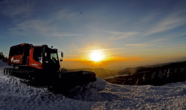 cabin cat groomer ride at sunset with mountain views - experience gift idea