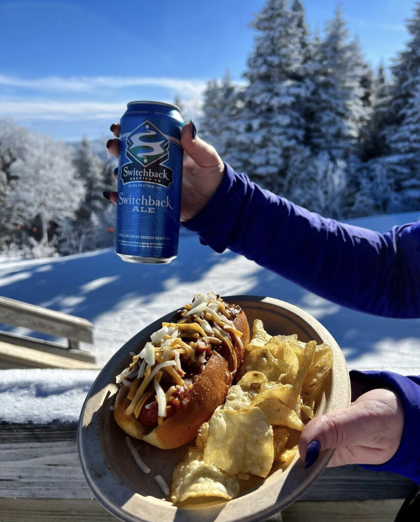 Allyn's lodge, hot dogs, flatbread pizzas, bar, slopeside