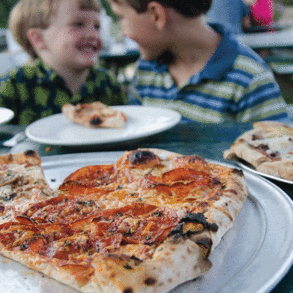 kids eating outside, pizza