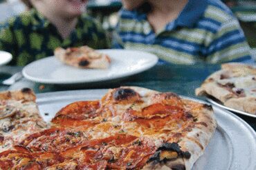 kids eating outside, pizza